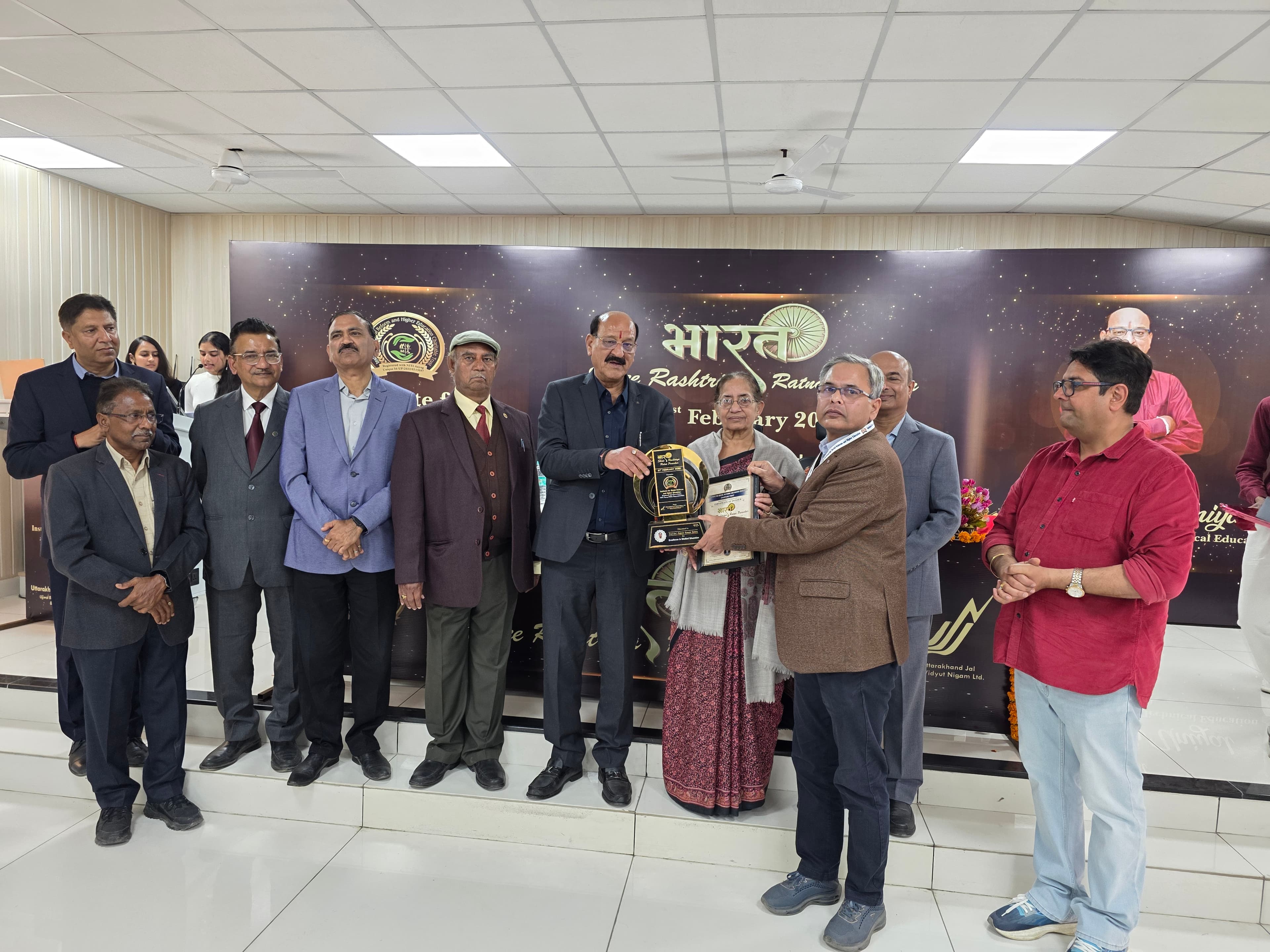 डॉ. राजीव कुमार दुबे को किया गया भारत श्री राष्ट्रीय रत्न पुरस्कार से सम्मानित